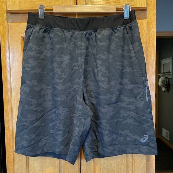 Mens Asics athletic shorts - Large - Picture 1 of 2